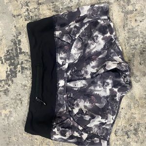 Speed up size 4.    4 inch lululemon shorts